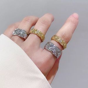 2 Lattice adjustable rings